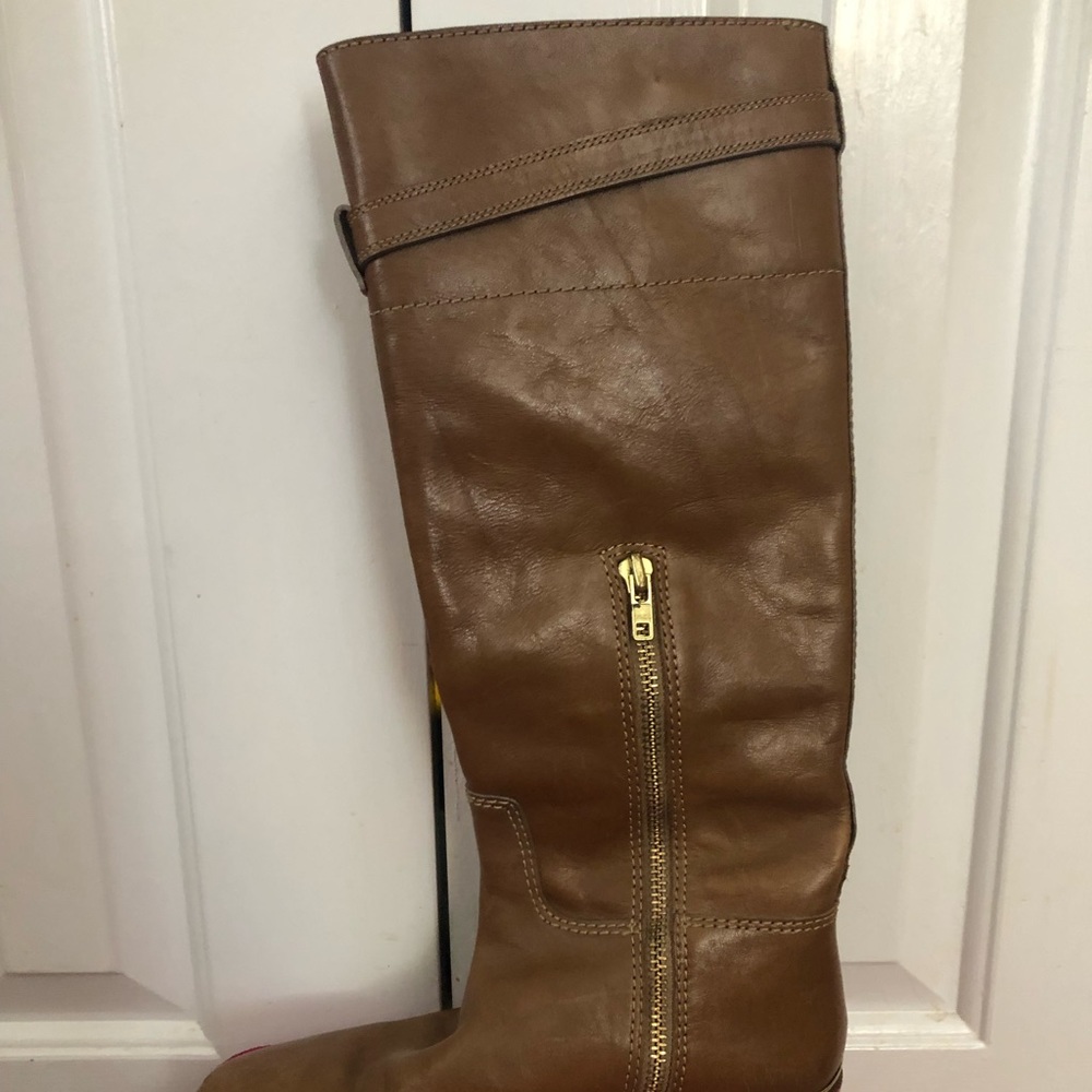 SALE PRICE DROP Authentic COACH tan leather and gold hardware riding boots - Picture 3 of 9